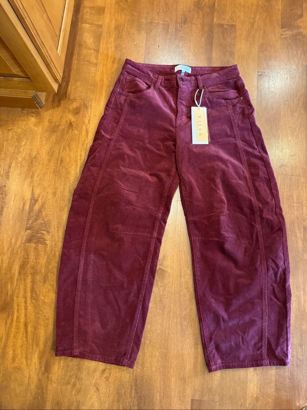 Risen Jeans Women’s 11/30 US 12 Burgundy Corduroy Barrel Leg Pants NWT